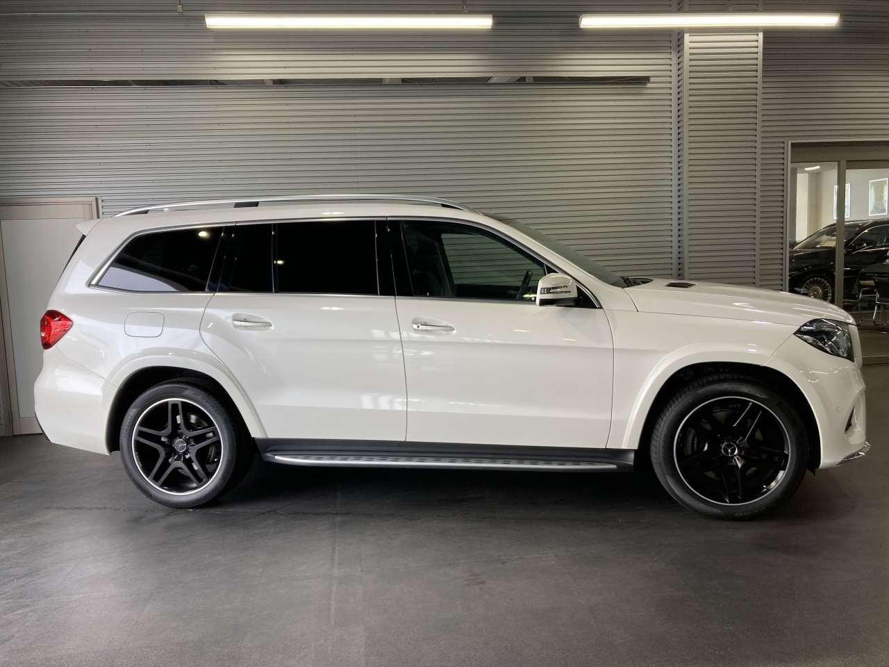 Import and buy MERCEDES BENZ GLS 2018 from Japan to Nairobi, Kenya