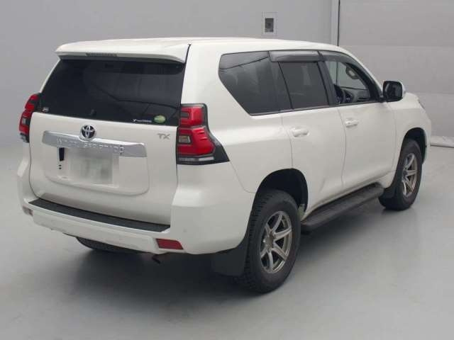 Import and buy TOYOTA LAND CRUISER PRADO 2018 from Japan to Nairobi, Kenya