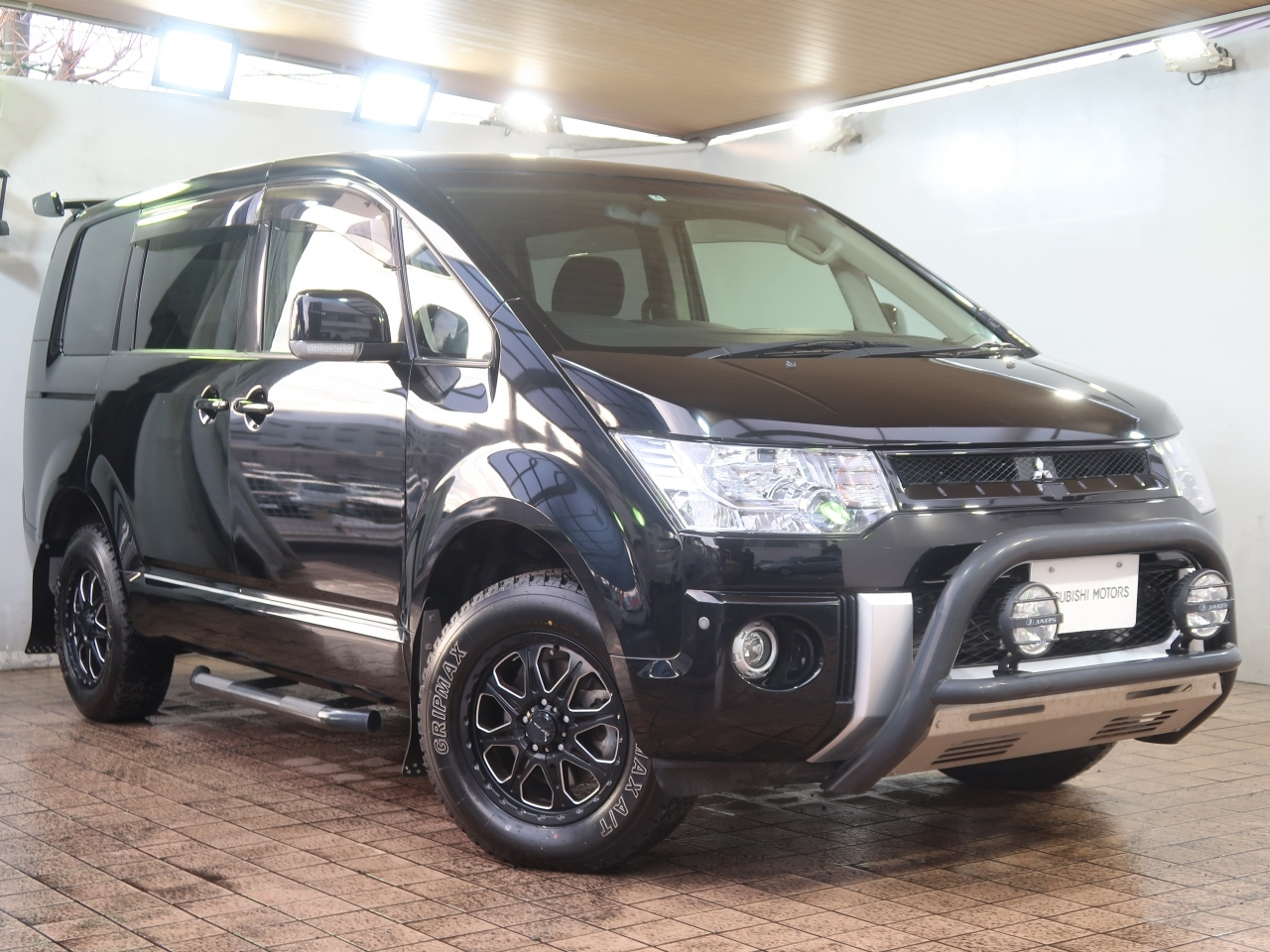 Import and buy MITSUBISHI DELICA 2017 from Japan to Nairobi, Kenya