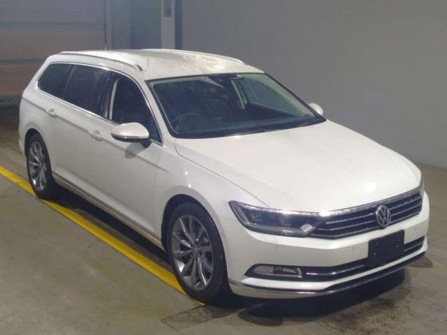 Import and buy VOLKSWAGEN PASSAT VARIANT 2020 from Japan to Nairobi, Kenya