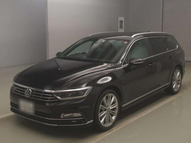 Import and buy VOLKSWAGEN PASSAT VARIANT 2018 from Japan to Nairobi, Kenya