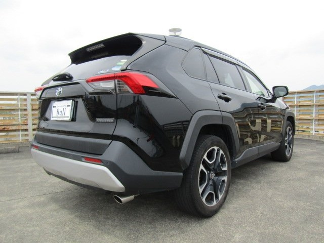 Import and buy TOYOTA RAV4 2019 from Japan to Nairobi, Kenya