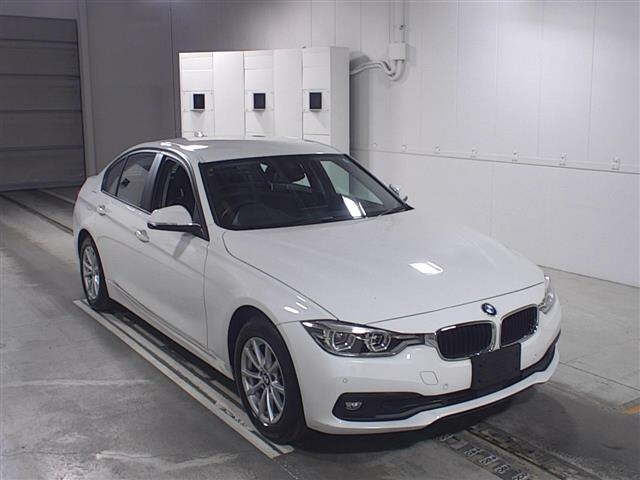 Import and buy BMW 3 SERIES 2018 from Japan to Nairobi, Kenya