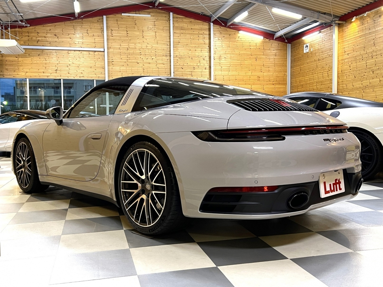 Import and buy PORSCHE 911 2023 from Japan to Nairobi, Kenya