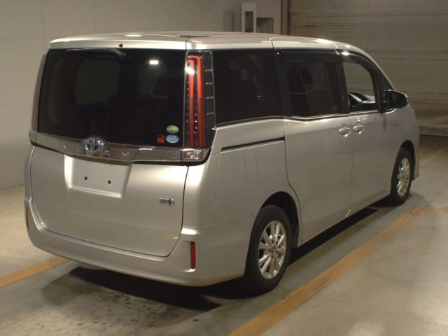 Import and buy TOYOTA NOAH 2018 from Japan to Nairobi, Kenya