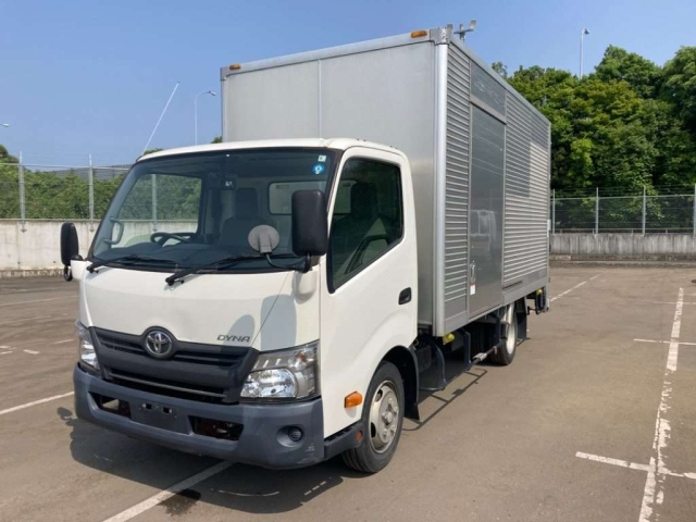 Import and buy TOYOTA DYNA 2017 from Japan to Nairobi, Kenya