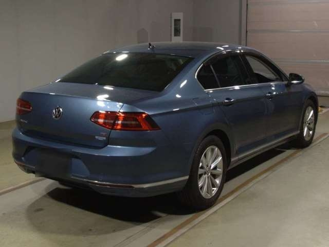 Import and buy VOLKSWAGEN PASSAT 2017 from Japan to Nairobi, Kenya