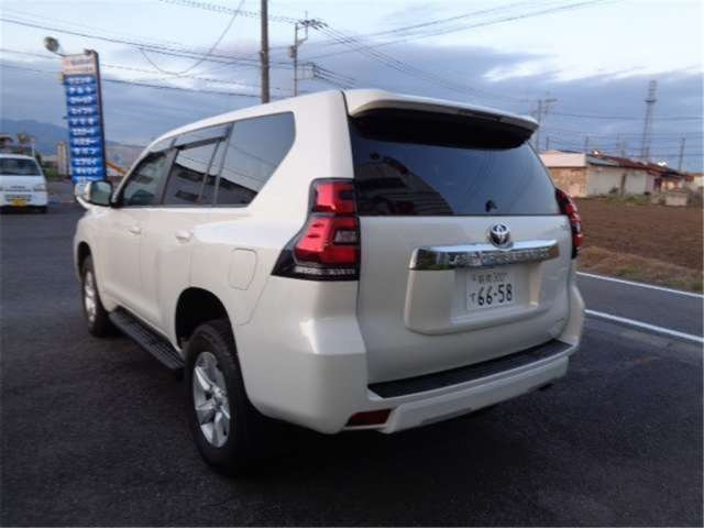 Import and buy TOYOTA LAND CRUISER PRADO 2019 from Japan to Nairobi, Kenya