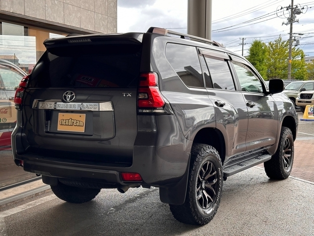 Import and buy TOYOTA LAND CRUISER PRADO 2019 from Japan to Nairobi, Kenya