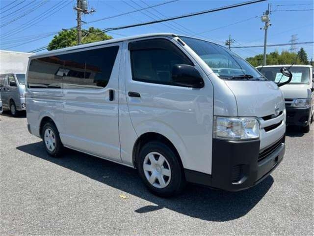 Import and buy TOYOTA HIACE VAN 2017 from Japan to Nairobi, Kenya