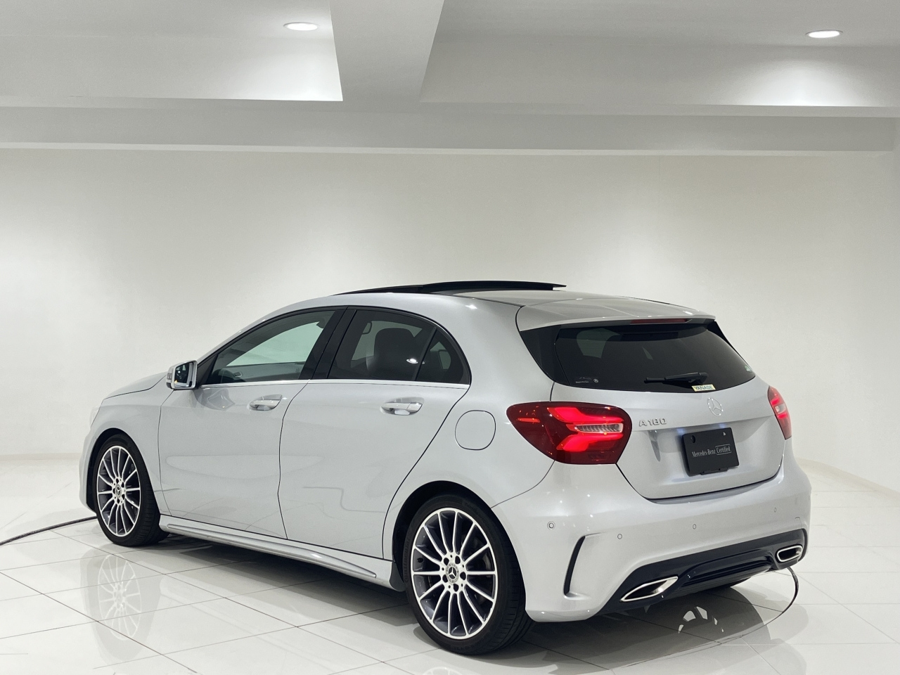 Import and buy MERCEDES BENZ MERCEDES BENZ A CLASS 2017 from Japan to Nairobi, Kenya