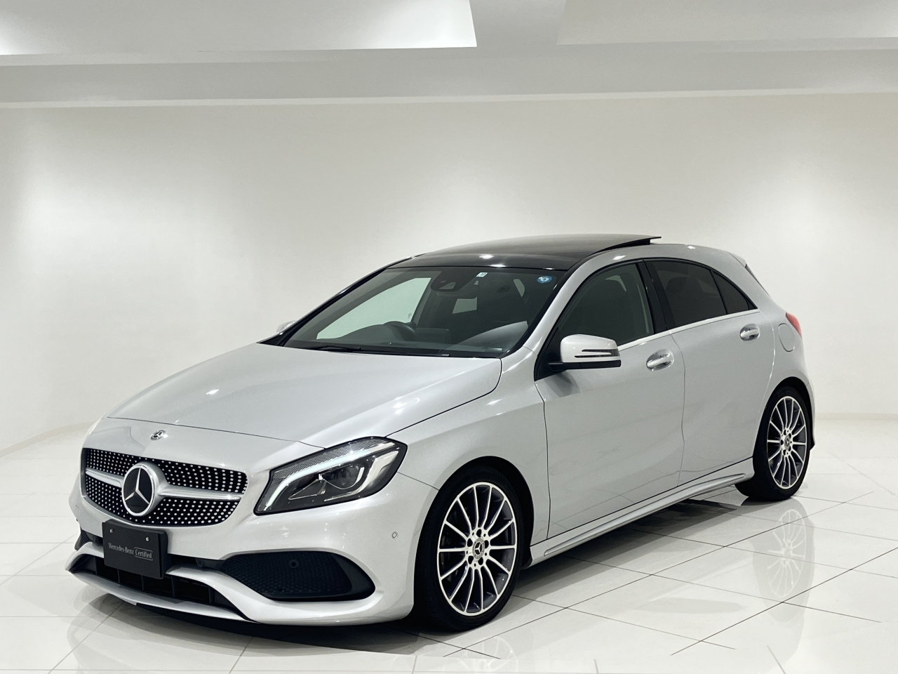 Import and buy MERCEDES BENZ MERCEDES BENZ A CLASS 2017 from Japan to Nairobi, Kenya