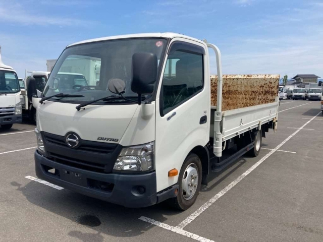 Import and buy HINO DUTRO 2018 from Japan to Nairobi, Kenya