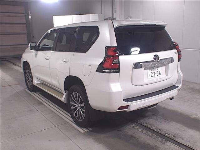 Import and buy TOYOTA LAND CRUISER PRADO 2018 from Japan to Nairobi, Kenya