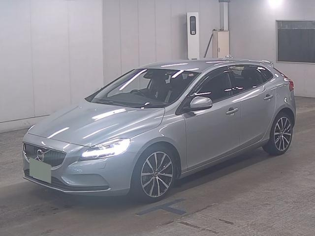 Import and buy VOLVO V40 2018 from Japan to Nairobi, Kenya