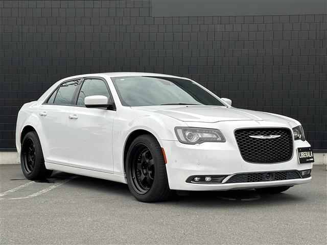 Import and buy CHRYSLER 300 2017 from Japan to Nairobi, Kenya