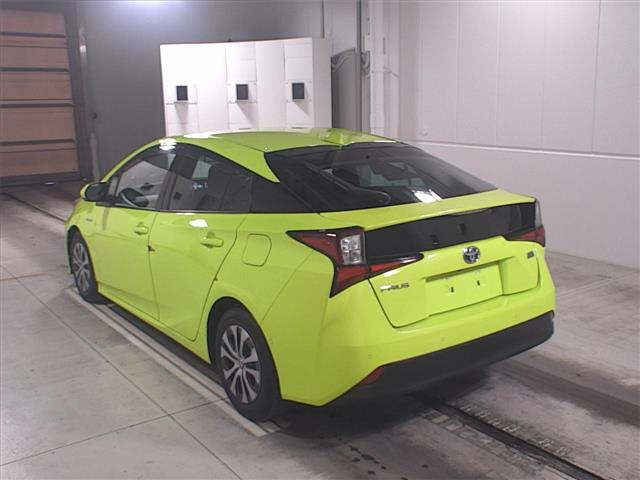 Import and buy TOYOTA PRIUS 2019 from Japan to Nairobi, Kenya