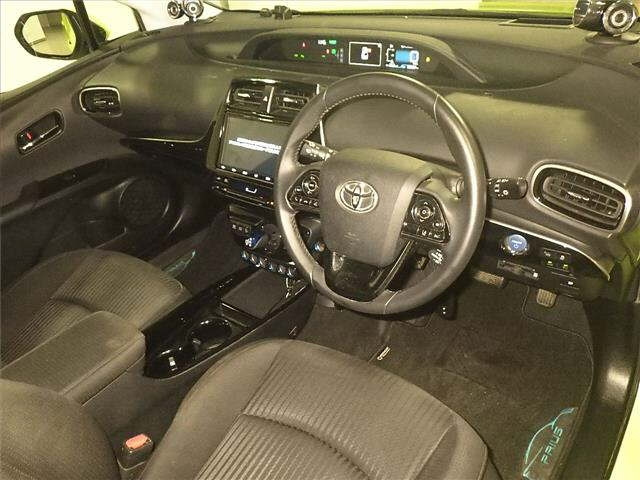 Import and buy TOYOTA PRIUS 2019 from Japan to Nairobi, Kenya