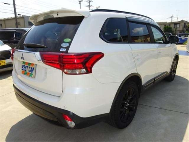 Import and buy MITSUBISHI OUTLANDER 2019 from Japan to Nairobi, Kenya