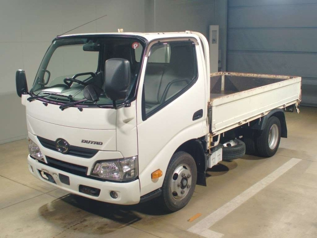 Import and buy HINO DUTRO 2017 from Japan to Nairobi, Kenya