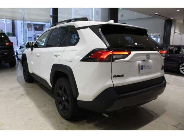 Import and buy TOYOTA RAV4 2022 from Japan to Nairobi, Kenya