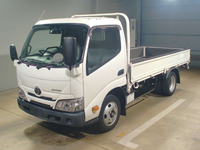 Import and buy TOYOTA DYNA 2019 from Japan to Nairobi, Kenya