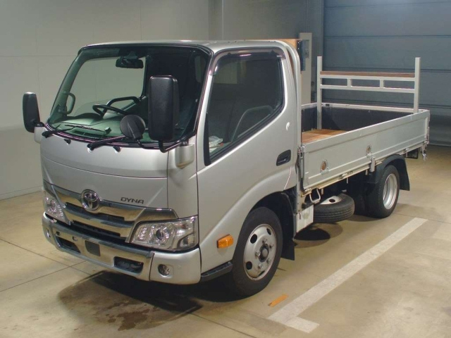 Import and buy TOYOTA DYNA 2022 from Japan to Nairobi, Kenya