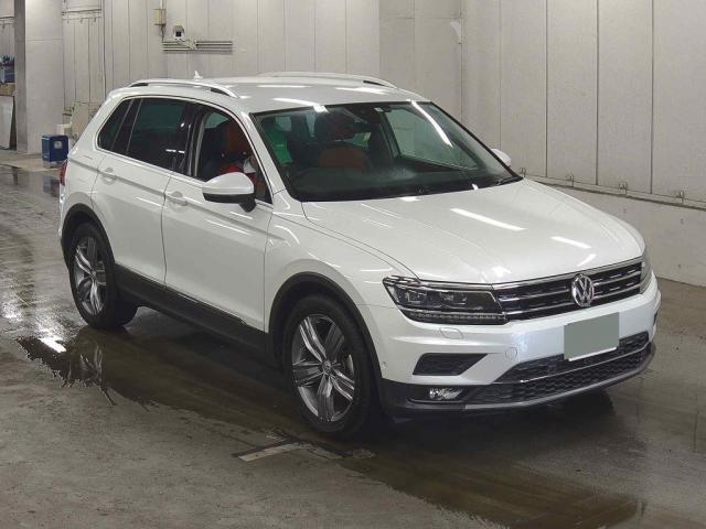 Import and buy VOLKSWAGEN TIGUAN 2018 from Japan to Nairobi, Kenya