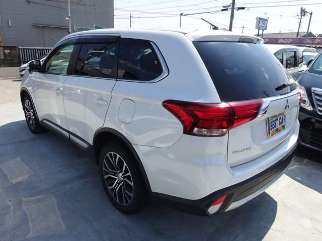 Import and buy MITSUBISHI OUTLANDER 2017 from Japan to Nairobi, Kenya