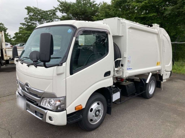 Import and buy HINO DUTRO 2023 from Japan to Nairobi, Kenya