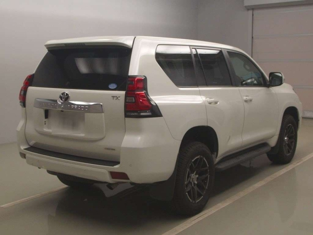 Import and buy TOYOTA LAND CRUISER PRADO 2018 from Japan to Nairobi, Kenya