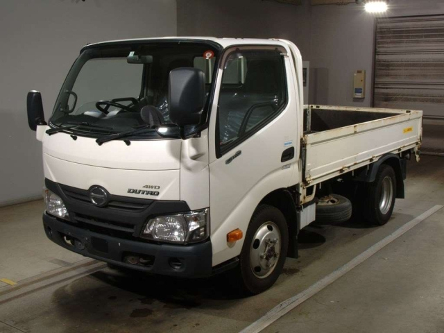 Import and buy HINO DUTRO 2017 from Japan to Nairobi, Kenya