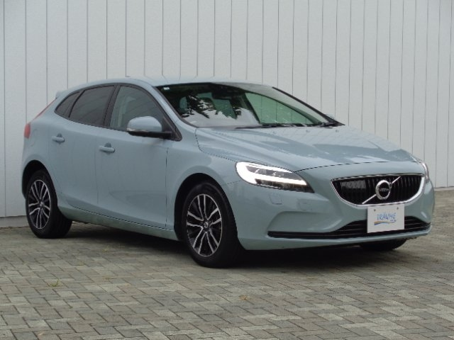 Import and buy VOLVO V40 2020 from Japan to Nairobi, Kenya