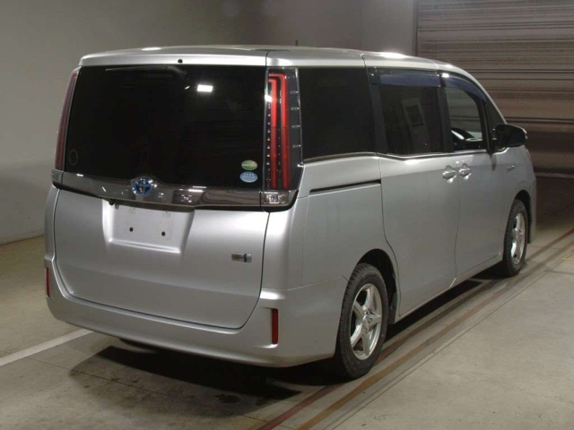 Import and buy TOYOTA NOAH 2018 from Japan to Nairobi, Kenya