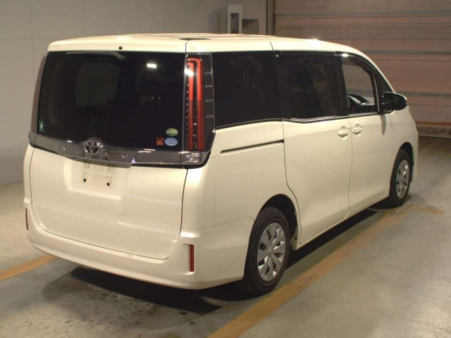 Import and buy TOYOTA NOAH 2017 from Japan to Nairobi, Kenya