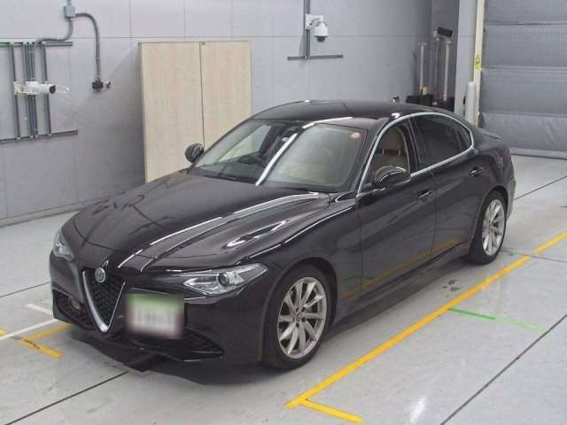 Import and buy ALFA ROMEO GIULIA 2017 from Japan to Nairobi, Kenya