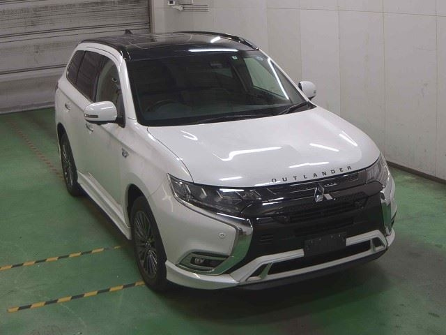 Import and buy MITSUBISHI OUTLANDER 2019 from Japan to Nairobi, Kenya