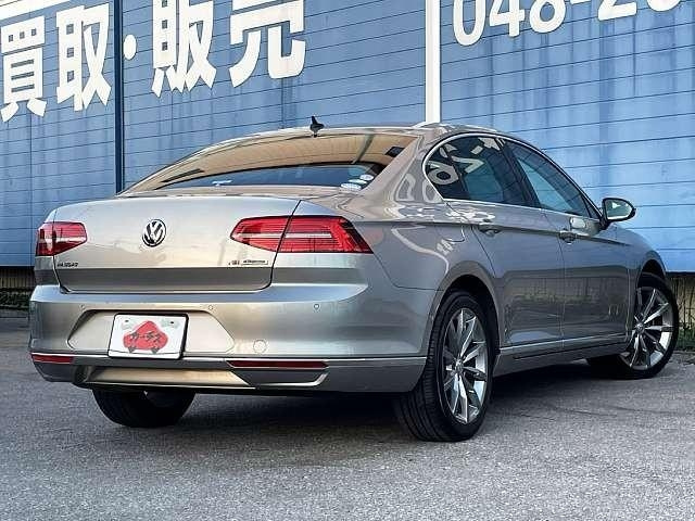 Import and buy VOLKSWAGEN PASSAT VARIANT 2017 from Japan to Nairobi, Kenya