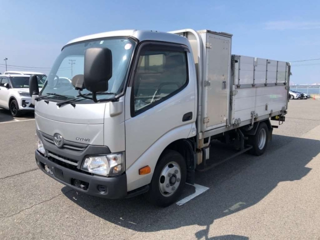 Import and buy TOYOTA DYNA 2017 from Japan to Nairobi, Kenya