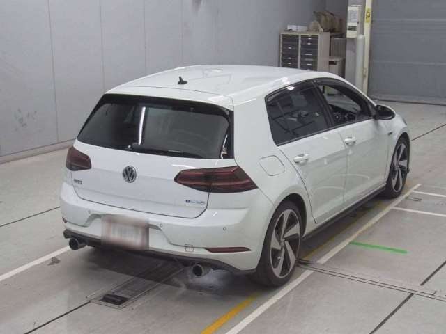 Import and buy VOLKSWAGEN GOLF GTI 2017 from Japan to Nairobi, Kenya