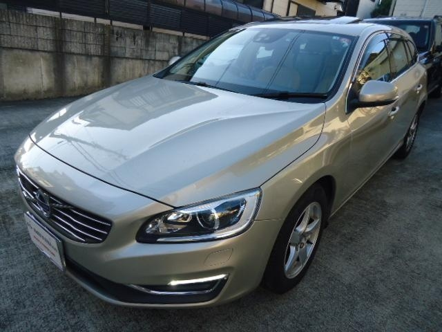 Import and buy VOLVO V60 2018 from Japan to Nairobi, Kenya