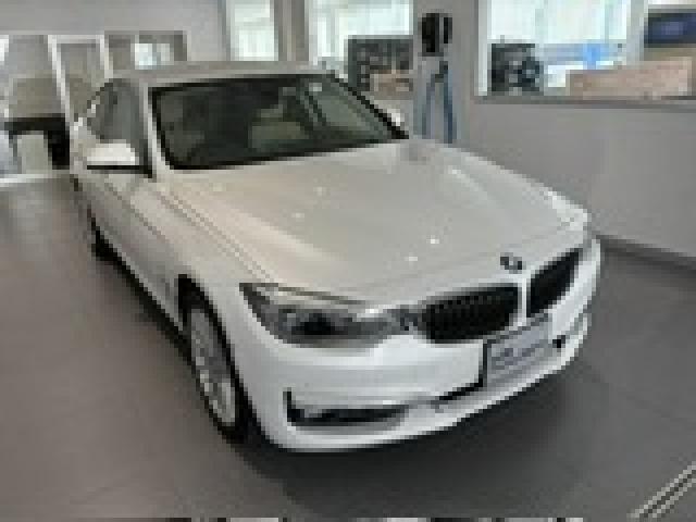 Import and buy BMW 3 SERIES 2017 from Japan to Nairobi, Kenya