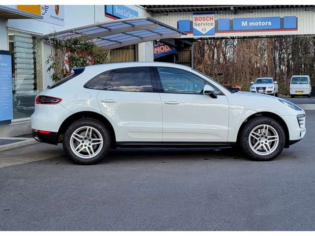 Import and buy PORSCHE MACAN 2017 from Japan to Nairobi, Kenya