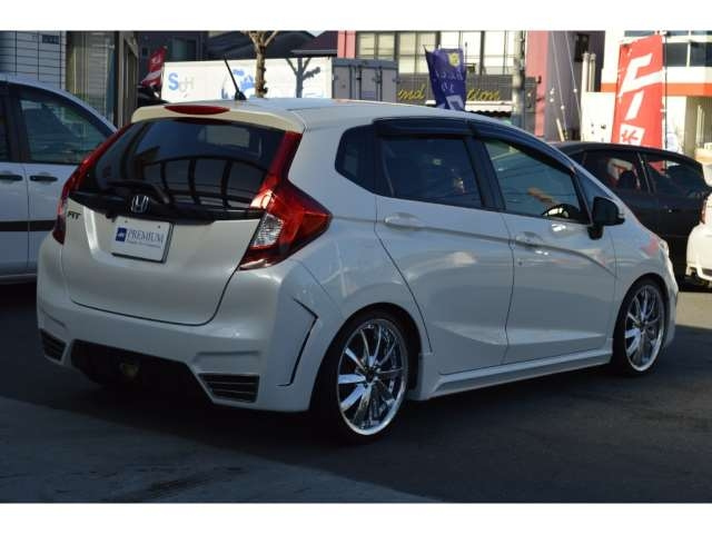 Import and buy HONDA FIT 2017 from Japan to Nairobi, Kenya