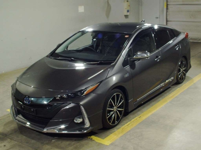 Import and buy TOYOTA PRIUS PHV 2017 from Japan to Nairobi, Kenya