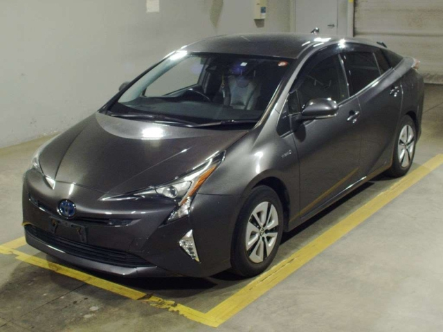 Import and buy TOYOTA PRIUS 2017 from Japan to Nairobi, Kenya