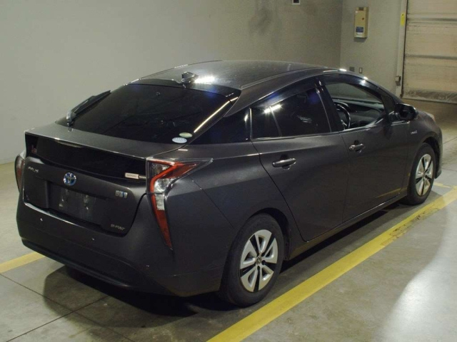 Import and buy TOYOTA PRIUS 2017 from Japan to Nairobi, Kenya