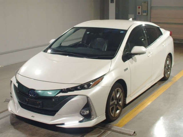 Import and buy TOYOTA PRIUS PHV 2019 from Japan to Nairobi, Kenya