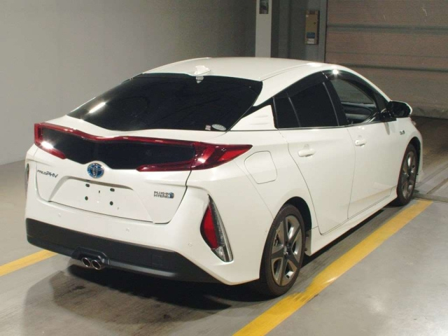 Import and buy TOYOTA PRIUS PHV 2019 from Japan to Nairobi, Kenya