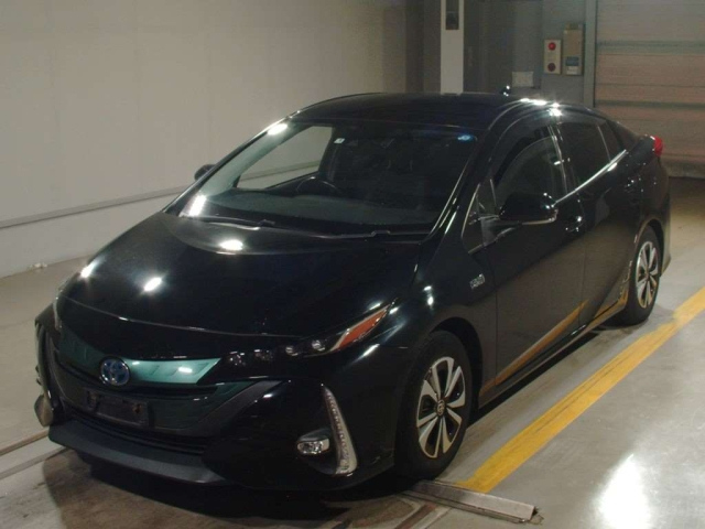 Import and buy TOYOTA PRIUS PHV 2017 from Japan to Nairobi, Kenya